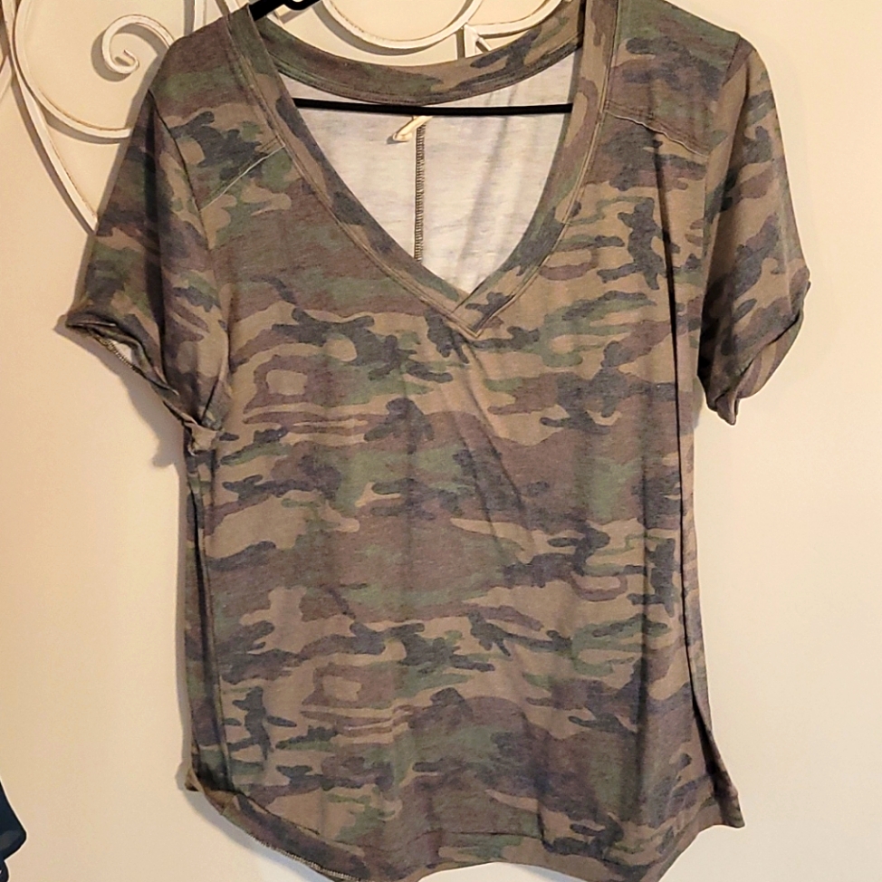 Camo V Neck Shortsleeve Tee